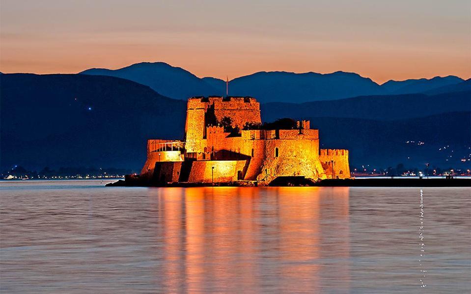 Ferienwohnung Marina'S Bright Getaway - Nafplio Center House Exterior foto